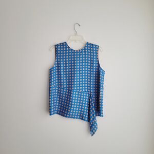 NWT Diane Von Furstenberg Blue Mura Tile Silk Sleeveless Ruffle Front Blouse
